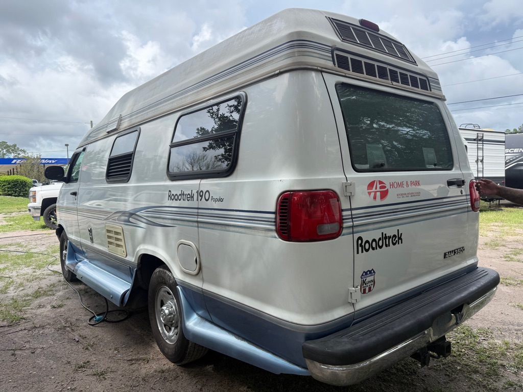 Photo 4 of this ROADTREK POPULAR
