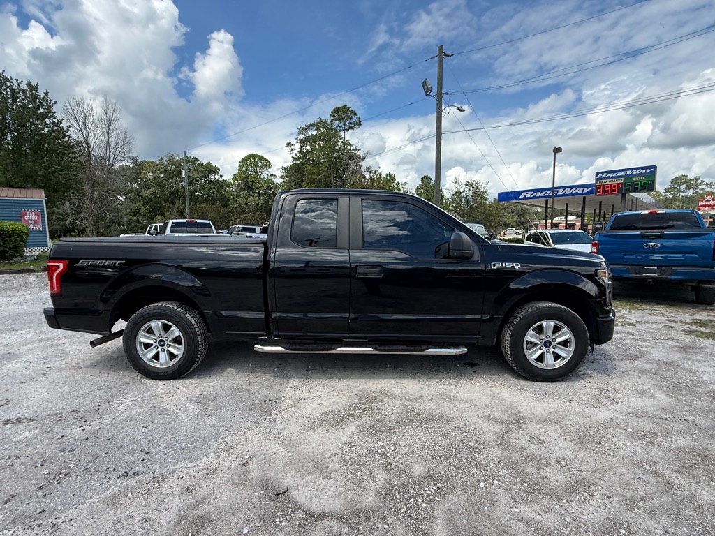 Photo 4 of this FORD F150