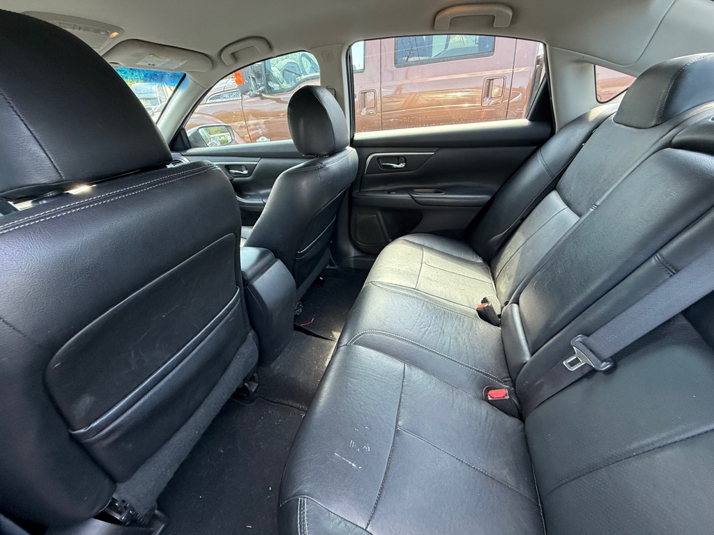 Photo 8 of this NISSAN ALTIMA