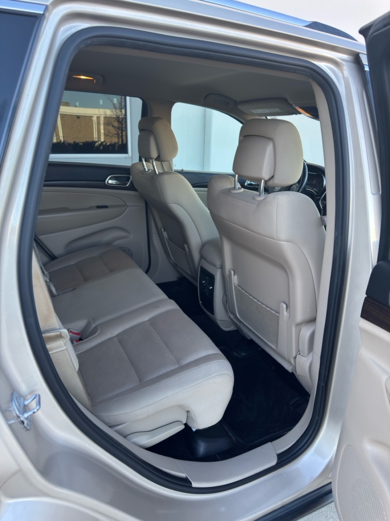 Photo 15 of this JEEP GRAND CHEROKEE