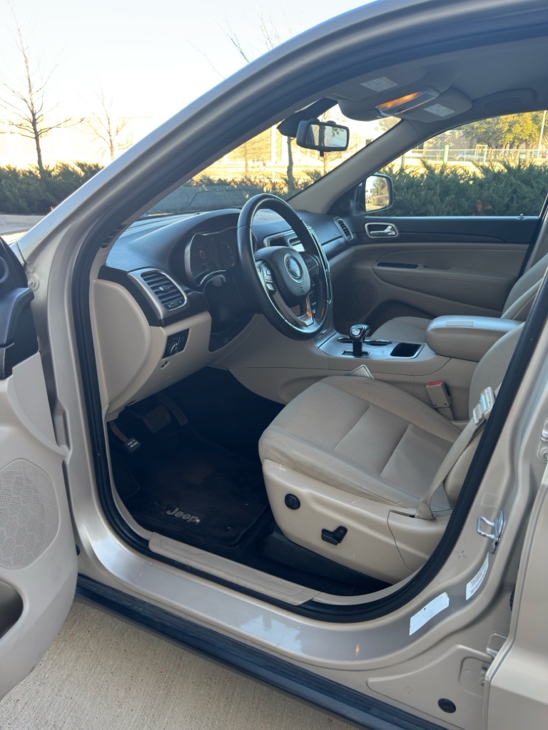 Photo 9 of this JEEP GRAND CHEROKEE