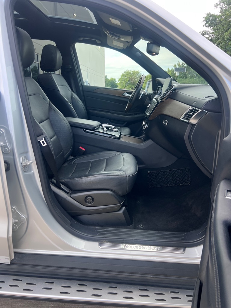 Photo 13 of this MERCEDES-BENZ GLS