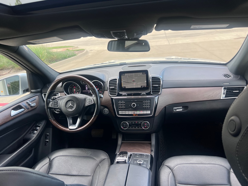 Photo 16 of this MERCEDES-BENZ GLS