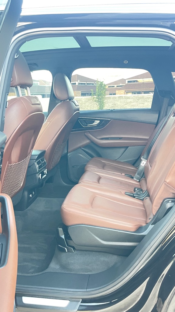 Photo 10 of this AUDI Q7