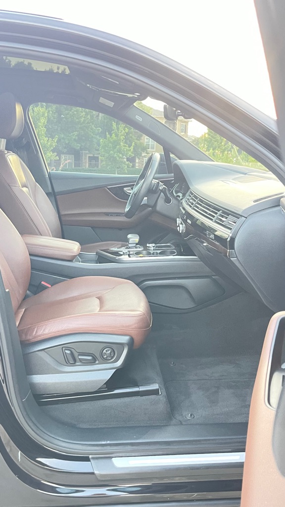 Photo 12 of this AUDI Q7