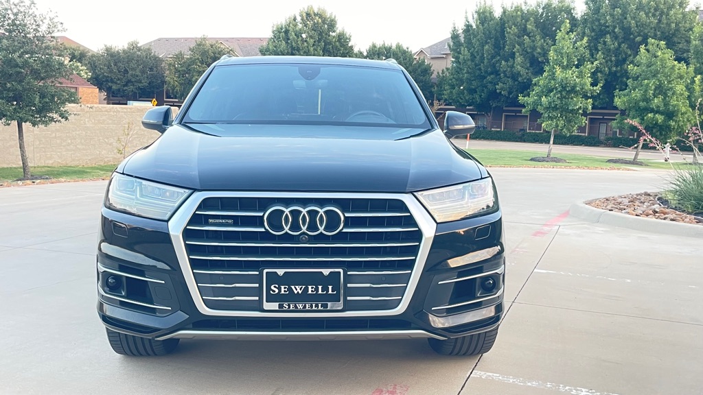Photo 2 of this AUDI Q7
