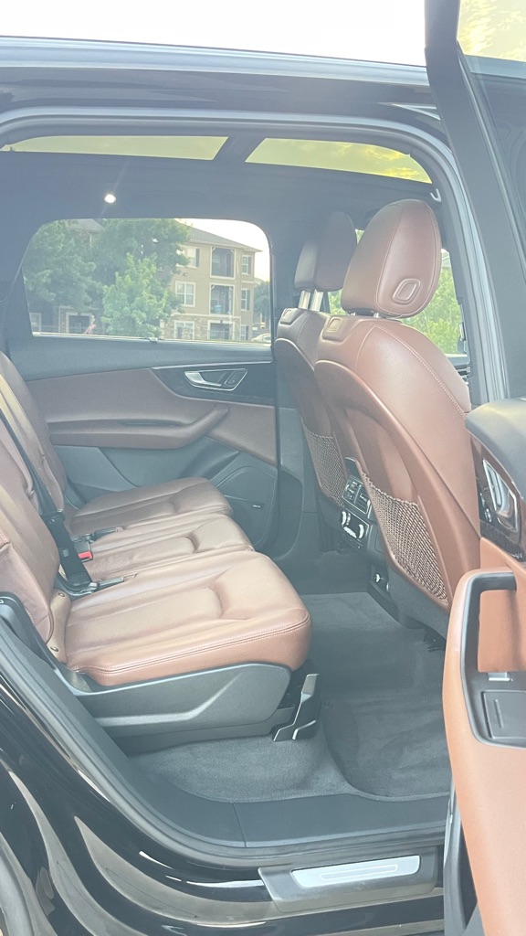 Photo 13 of this AUDI Q7