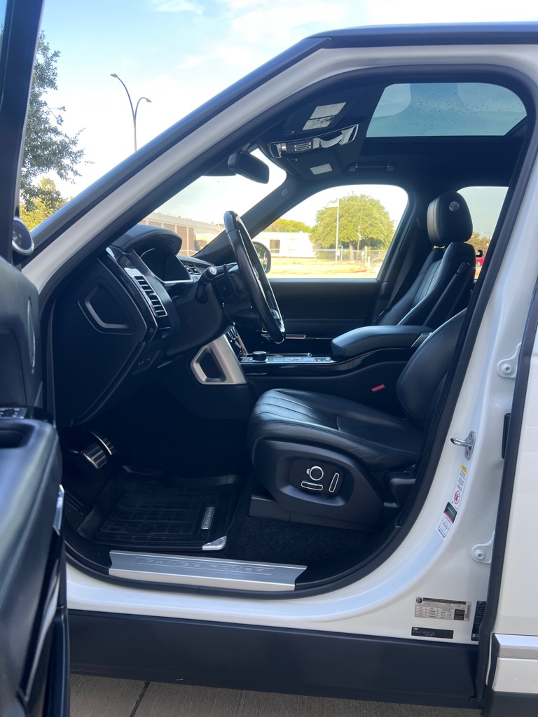 Photo 9 of this LAND ROVER RANGE ROVER