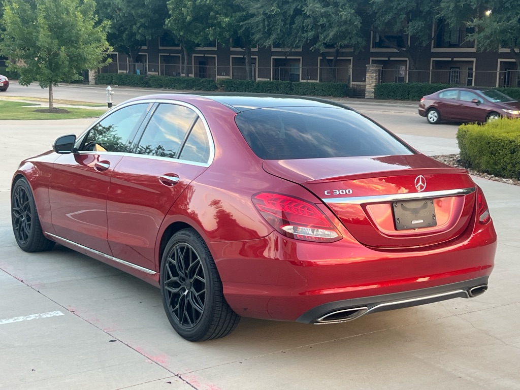 Photo 4 of this MERCEDES-BENZ C-CLASS