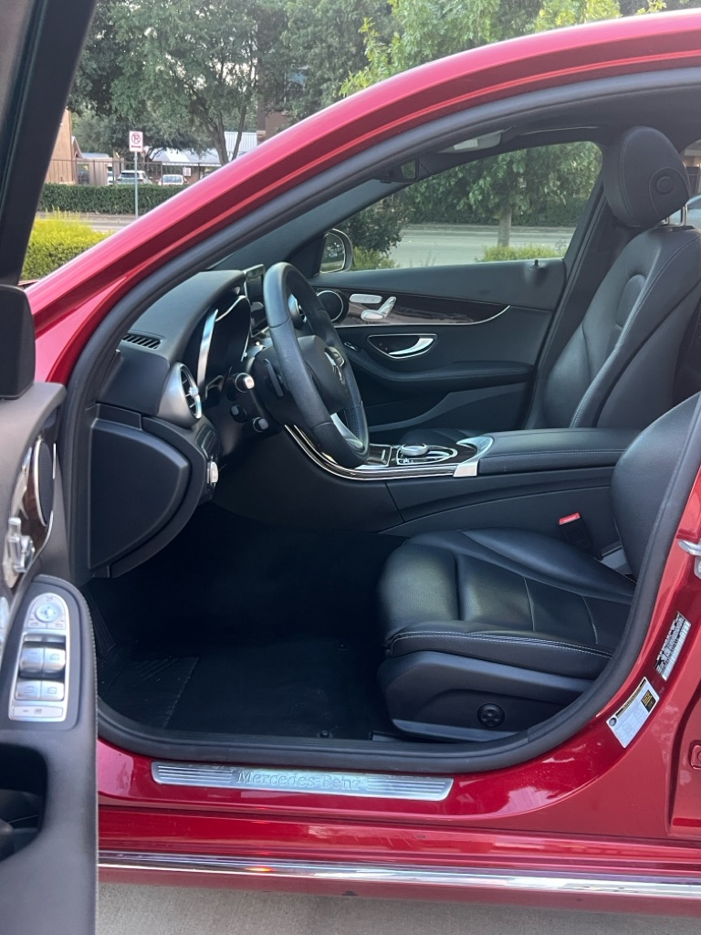 Photo 9 of this MERCEDES-BENZ C-CLASS