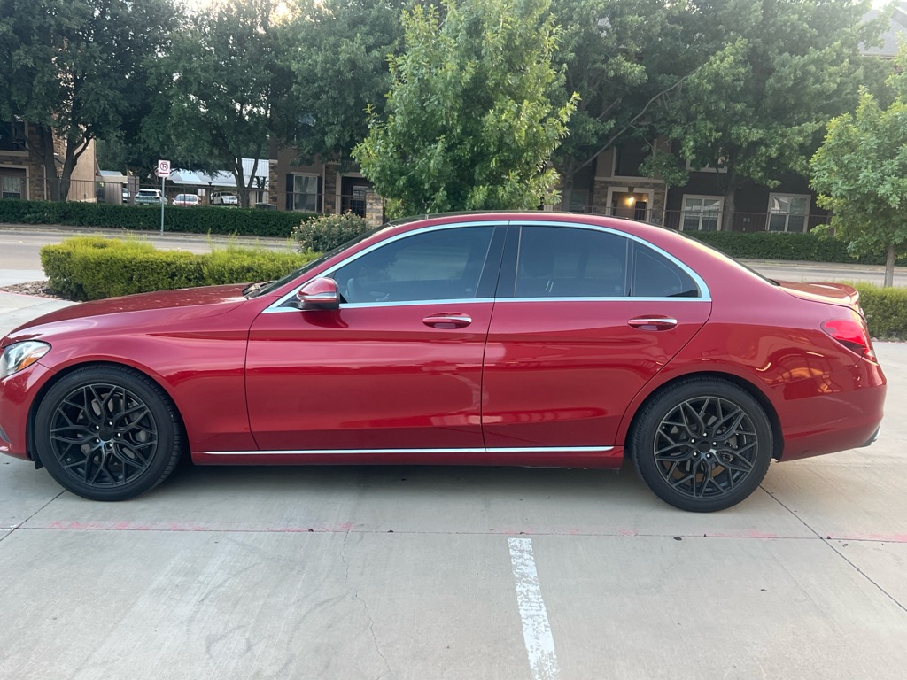 Photo 8 of this MERCEDES-BENZ C-CLASS