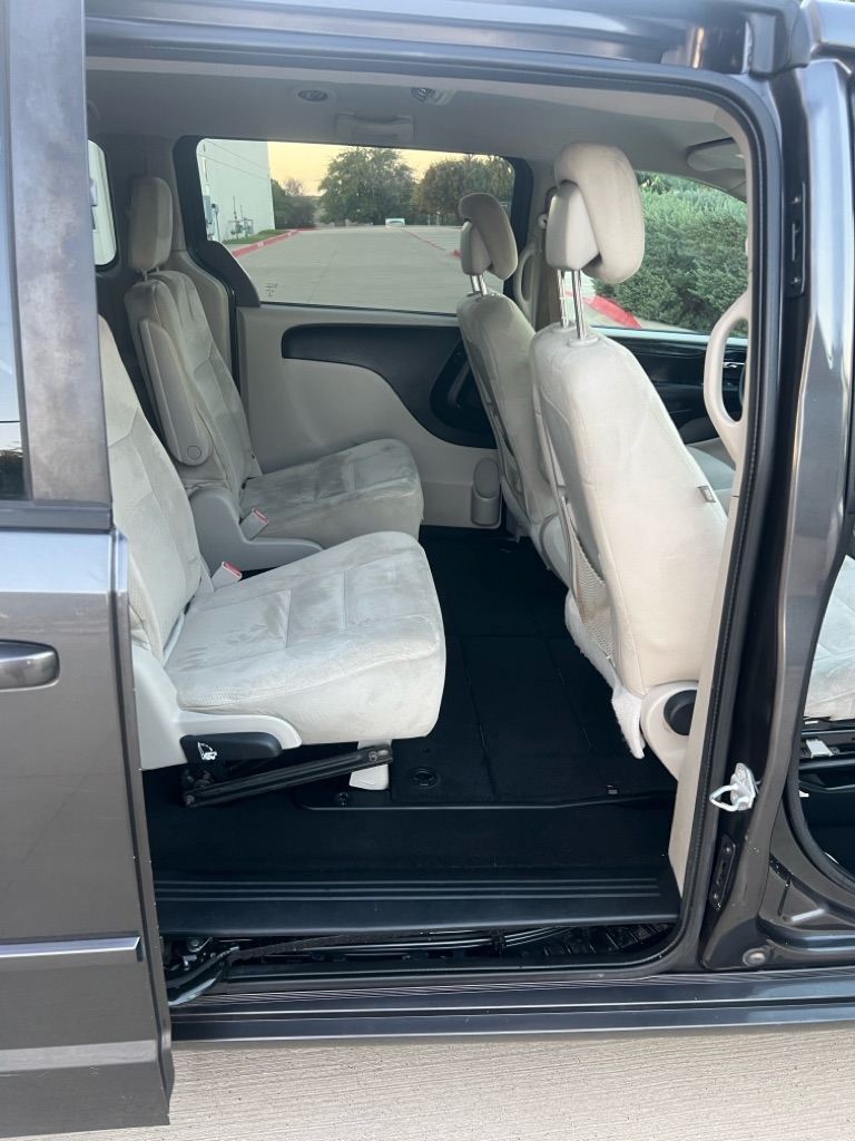Photo 14 of this DODGE GRAND CARAVAN