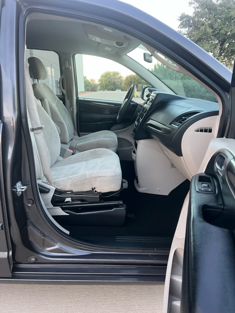 Photo 13 of this DODGE GRAND CARAVAN