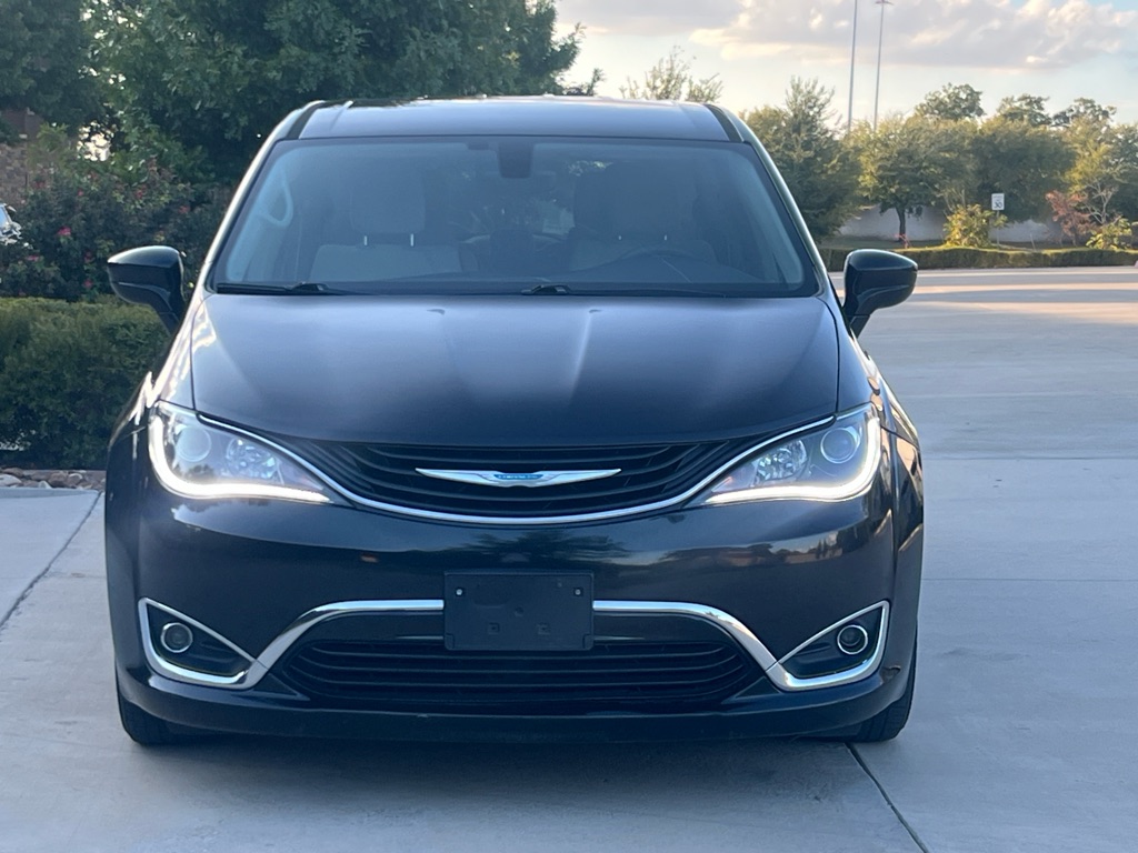 Photo 2 of this CHRYSLER PACIFICA