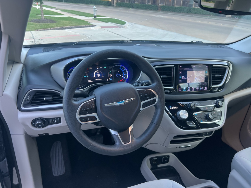 Photo 17 of this CHRYSLER PACIFICA