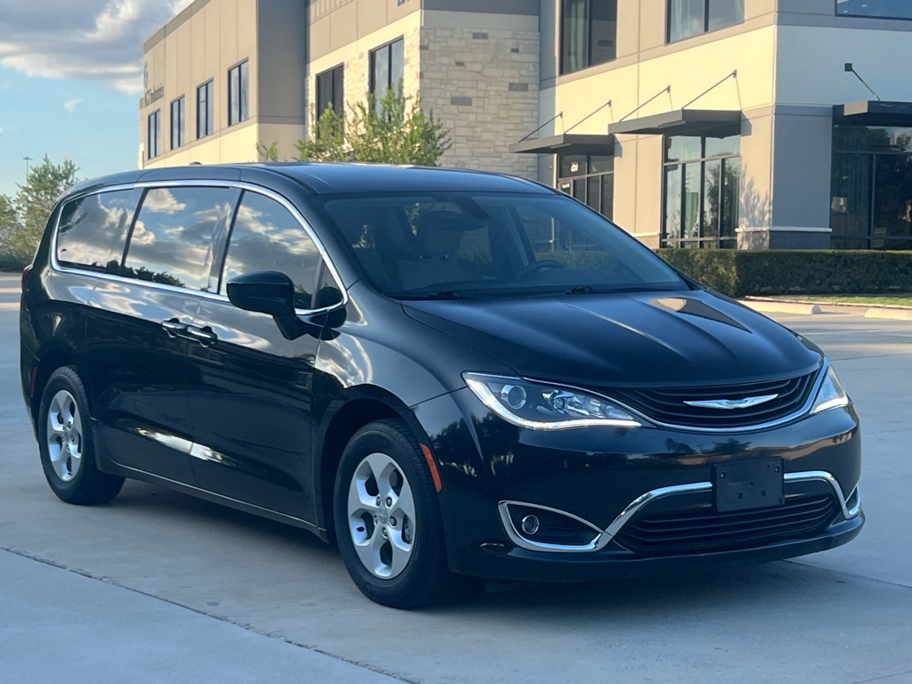 Photo 3 of this CHRYSLER PACIFICA