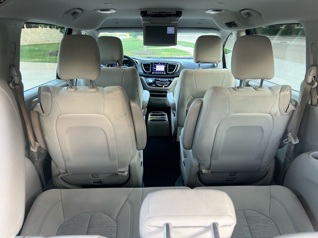 Photo 16 of this CHRYSLER PACIFICA