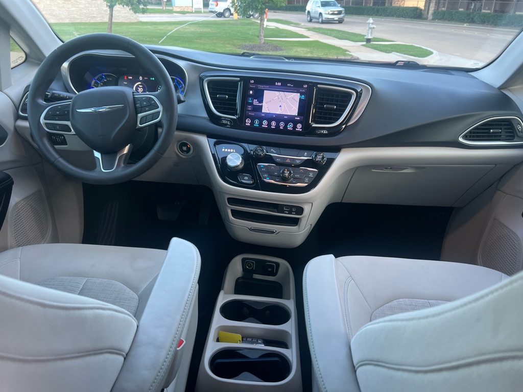 Photo 15 of this CHRYSLER PACIFICA