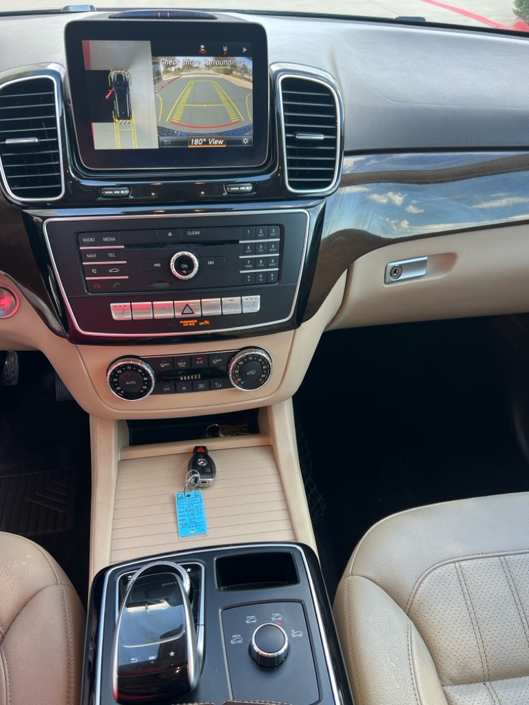 Photo 17 of this MERCEDES-BENZ GLE