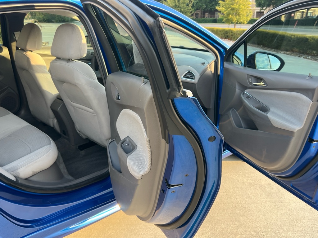 Photo 13 of this CHEVROLET CRUZE