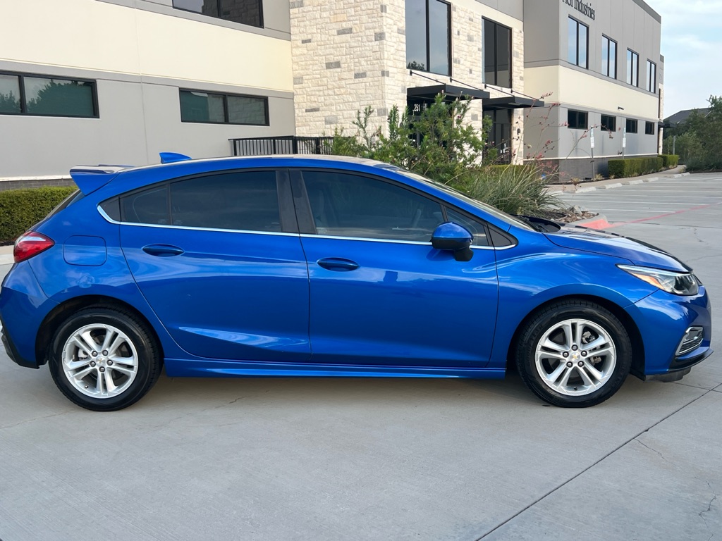 Photo 4 of this CHEVROLET CRUZE