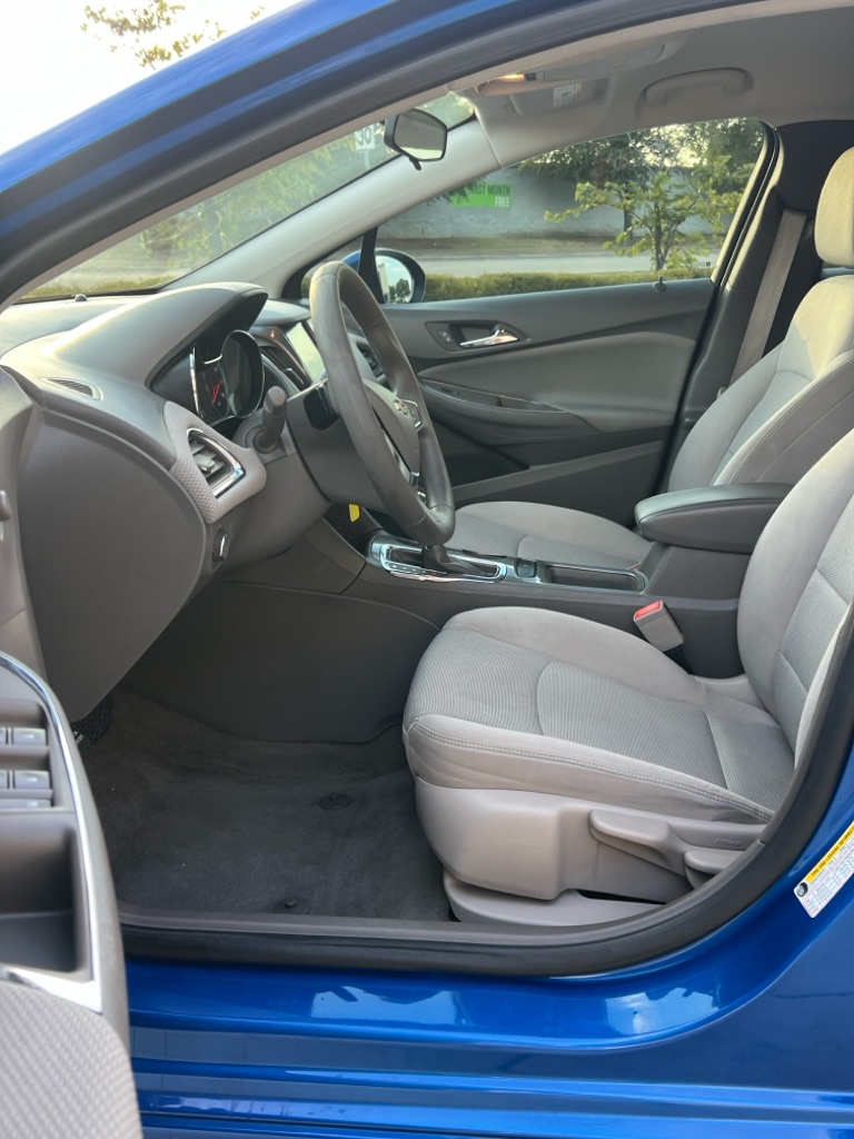 Photo 9 of this CHEVROLET CRUZE