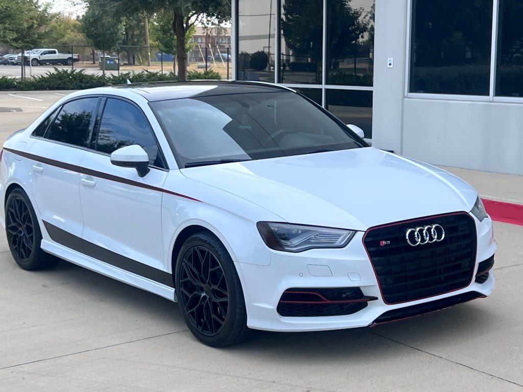 Photo 3 of this AUDI S3