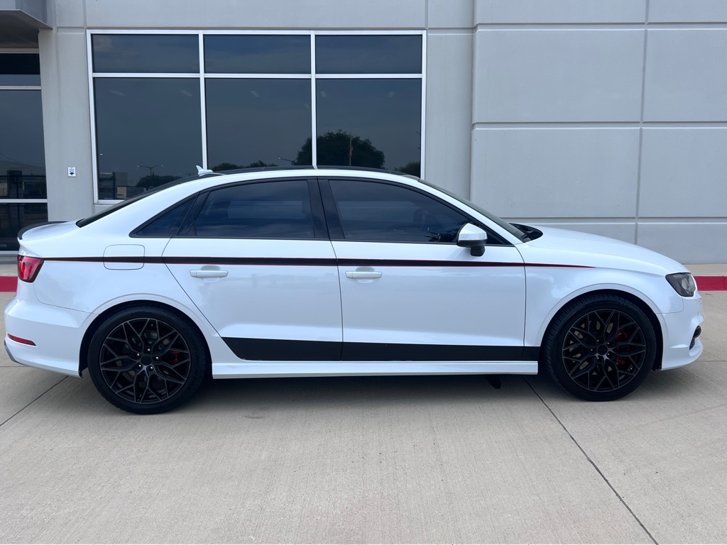 Photo 4 of this AUDI S3