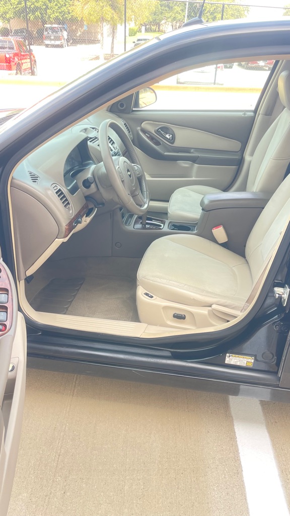 Photo 9 of this CHEVROLET MALIBU