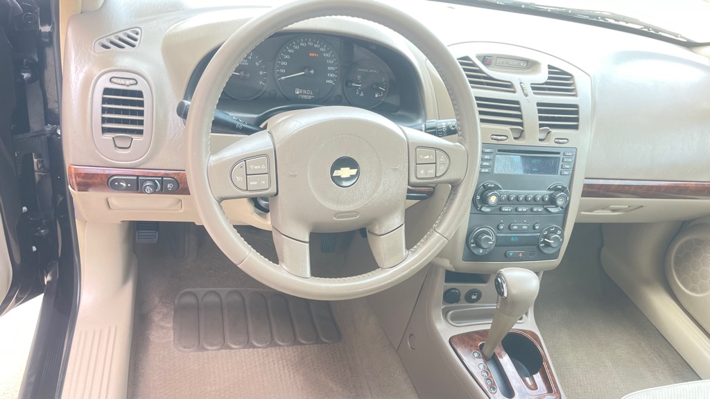 Photo 14 of this CHEVROLET MALIBU