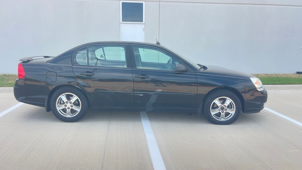 Photo 8 of this CHEVROLET MALIBU