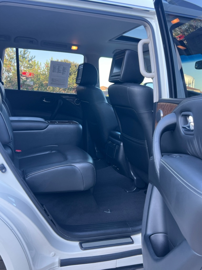 Photo 14 of this INFINITI QX80