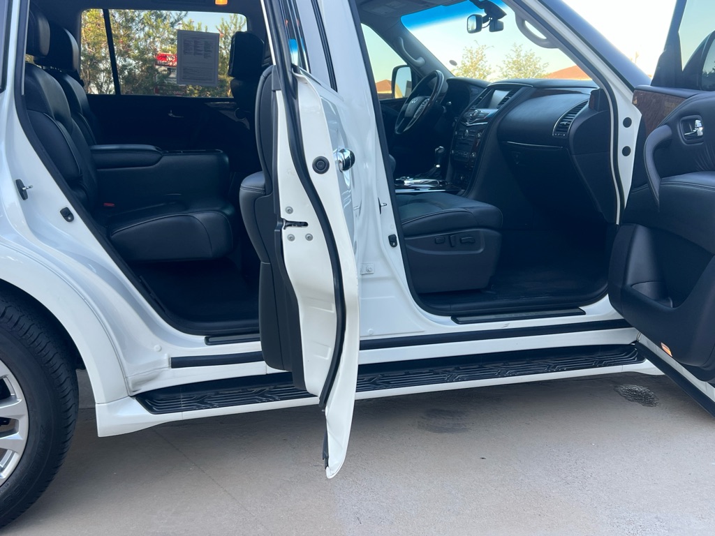 Photo 15 of this INFINITI QX80