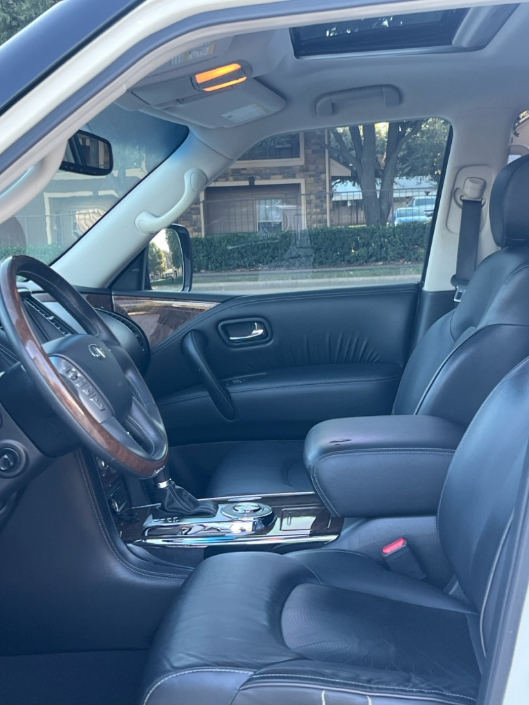 Photo 10 of this INFINITI QX80