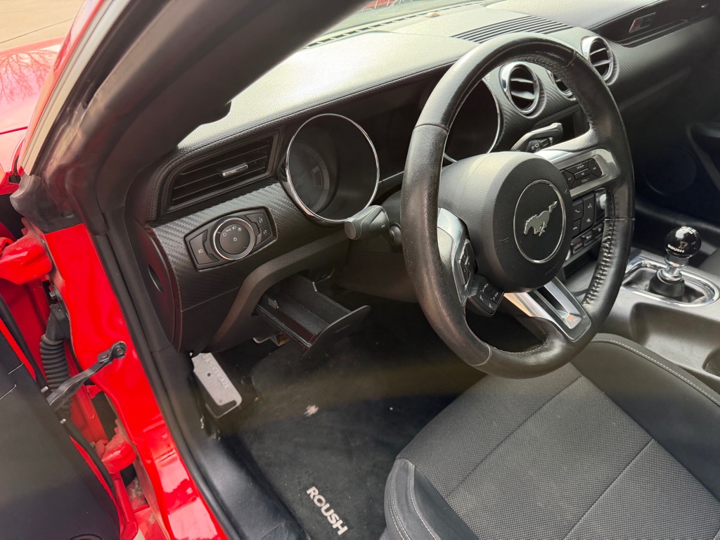 Photo 13 of this FORD MUSTANG