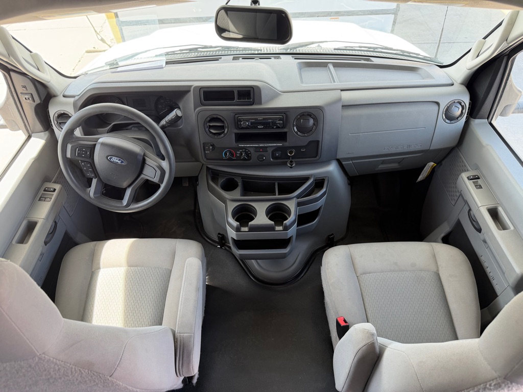 Photo 20 of this FOREST RIVER SUNSEEKER 2850