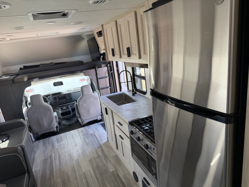 Photo 19 of this FOREST RIVER SUNSEEKER 2850