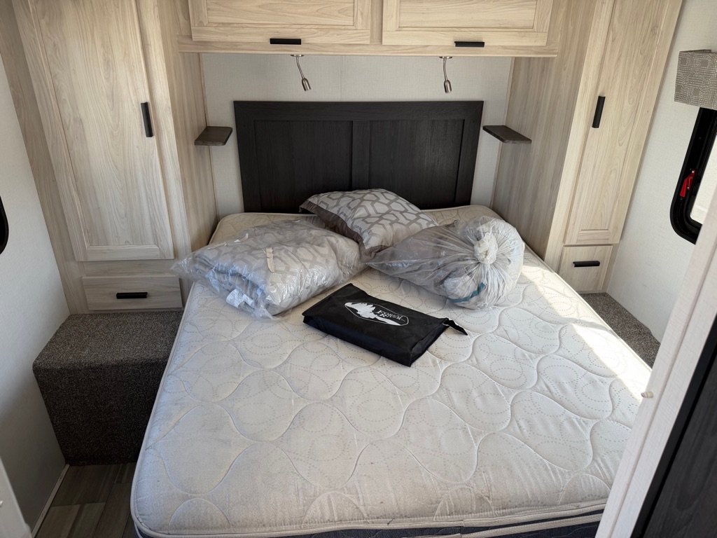 Photo 10 of this FOREST RIVER SUNSEEKER 2850