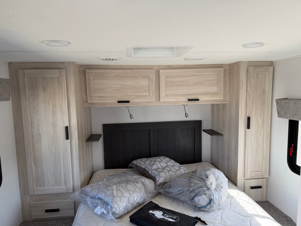 Photo 11 of this FOREST RIVER SUNSEEKER 2850