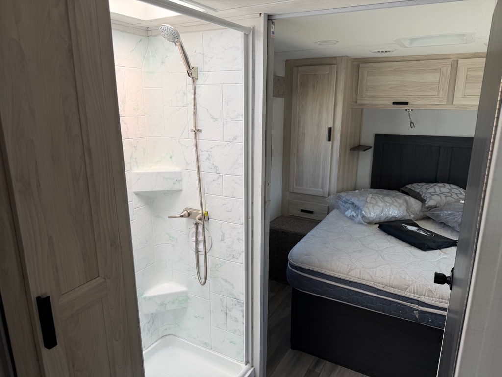 Photo 9 of this FOREST RIVER SUNSEEKER 2850