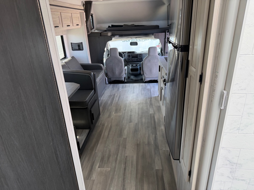Photo 17 of this FOREST RIVER SUNSEEKER 2850