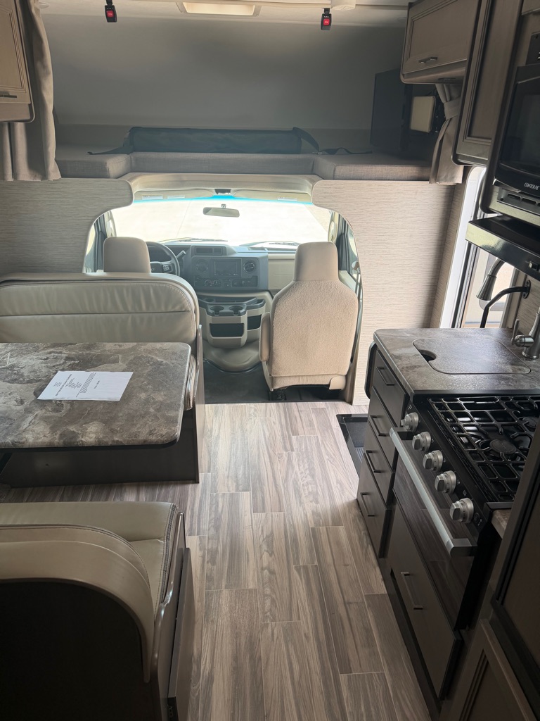 Photo 7 of this THOR MOTOR COACH FOURWINDS 22E