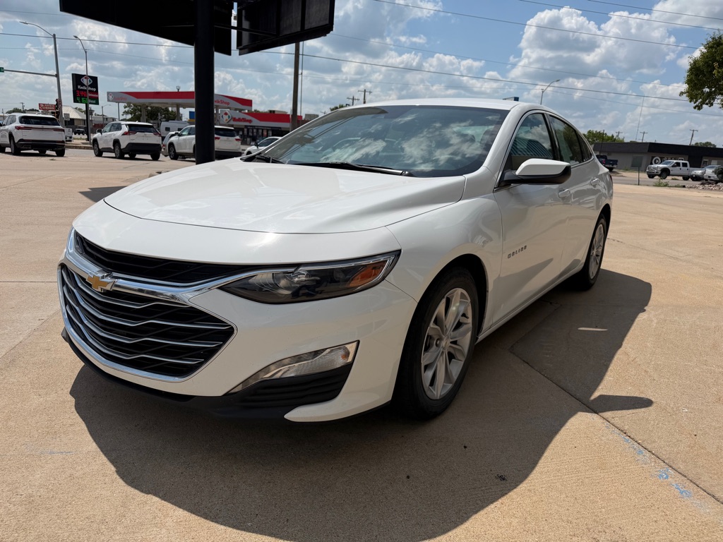 Photo 3 of this CHEVROLET MALIBU