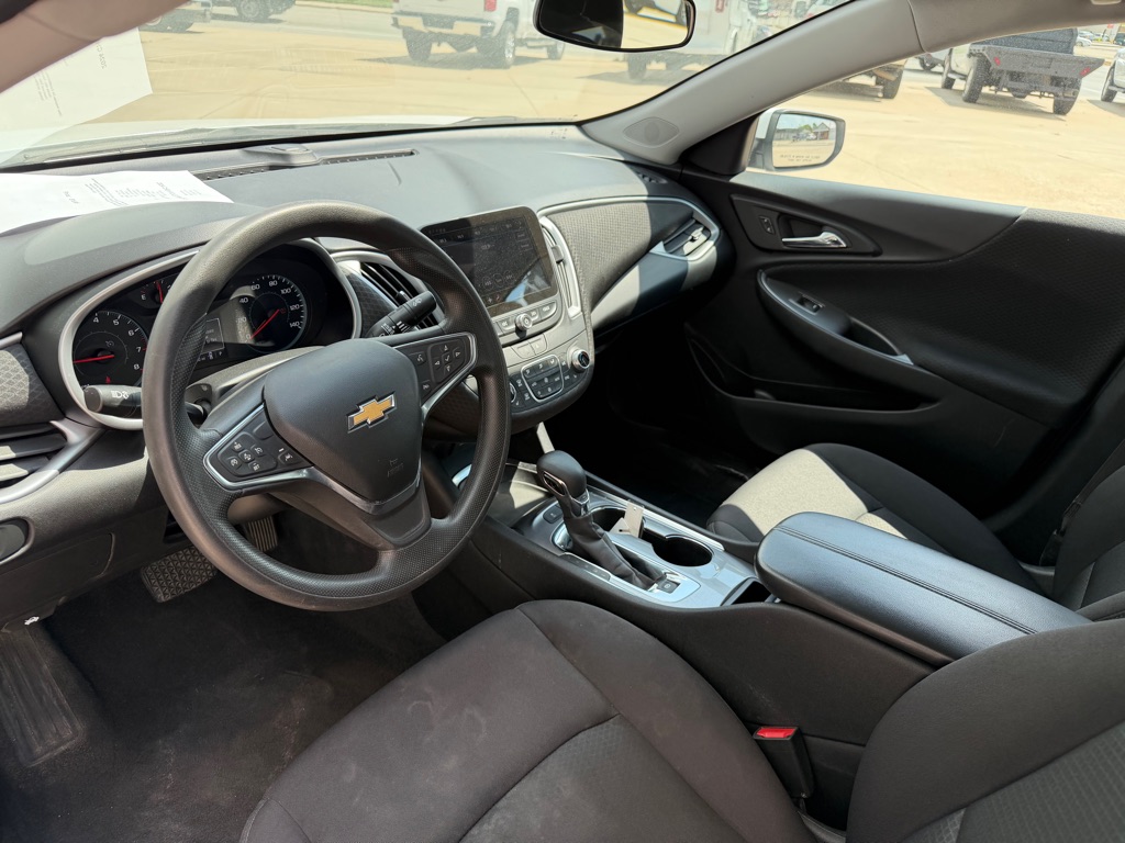 Photo 4 of this CHEVROLET MALIBU