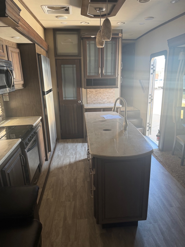 Photo 6 of this GRAND DESIGN SOLITUDE 300GK