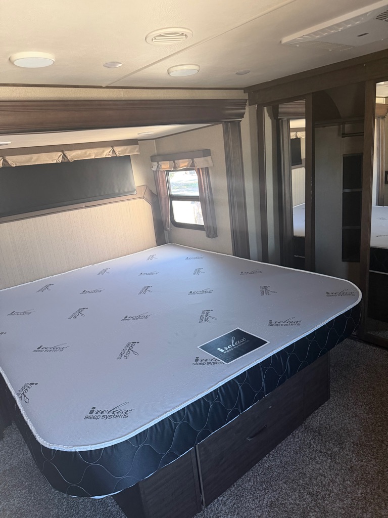 Photo 9 of this GRAND DESIGN SOLITUDE 300GK