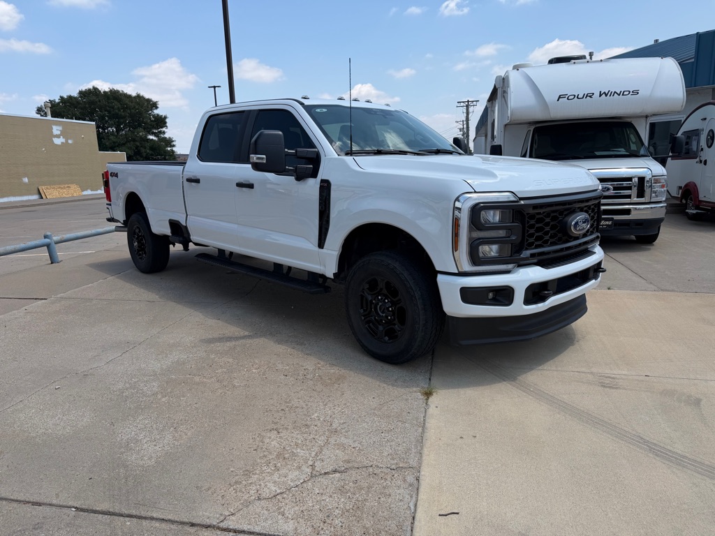 Photo 2 of this FORD F250