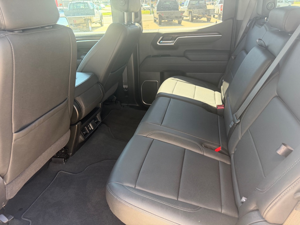 Photo 6 of this GMC SIERRA