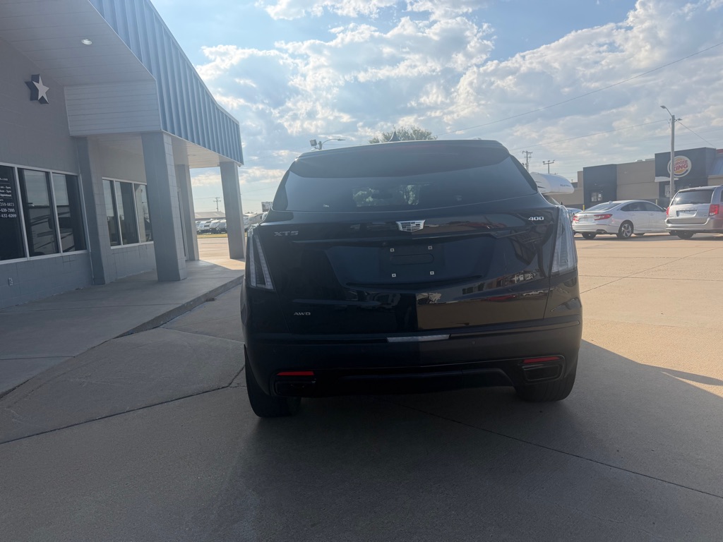 Photo 3 of this CADILLAC XT5