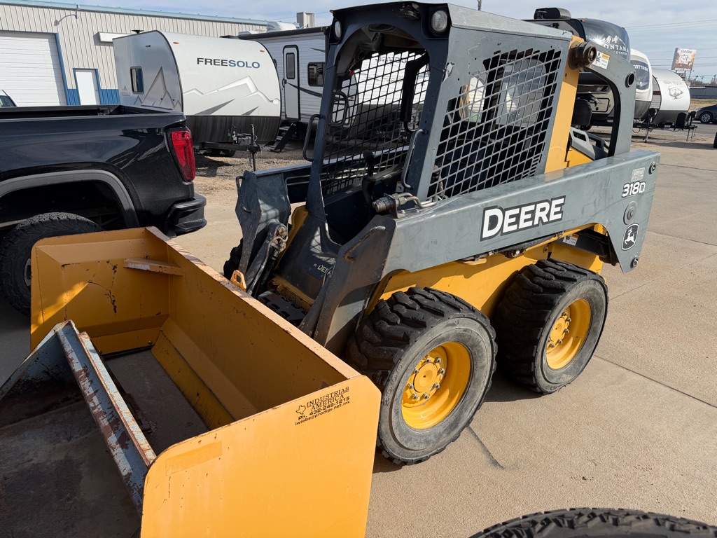 2013 JOHN DEERE 318D SKID STEER